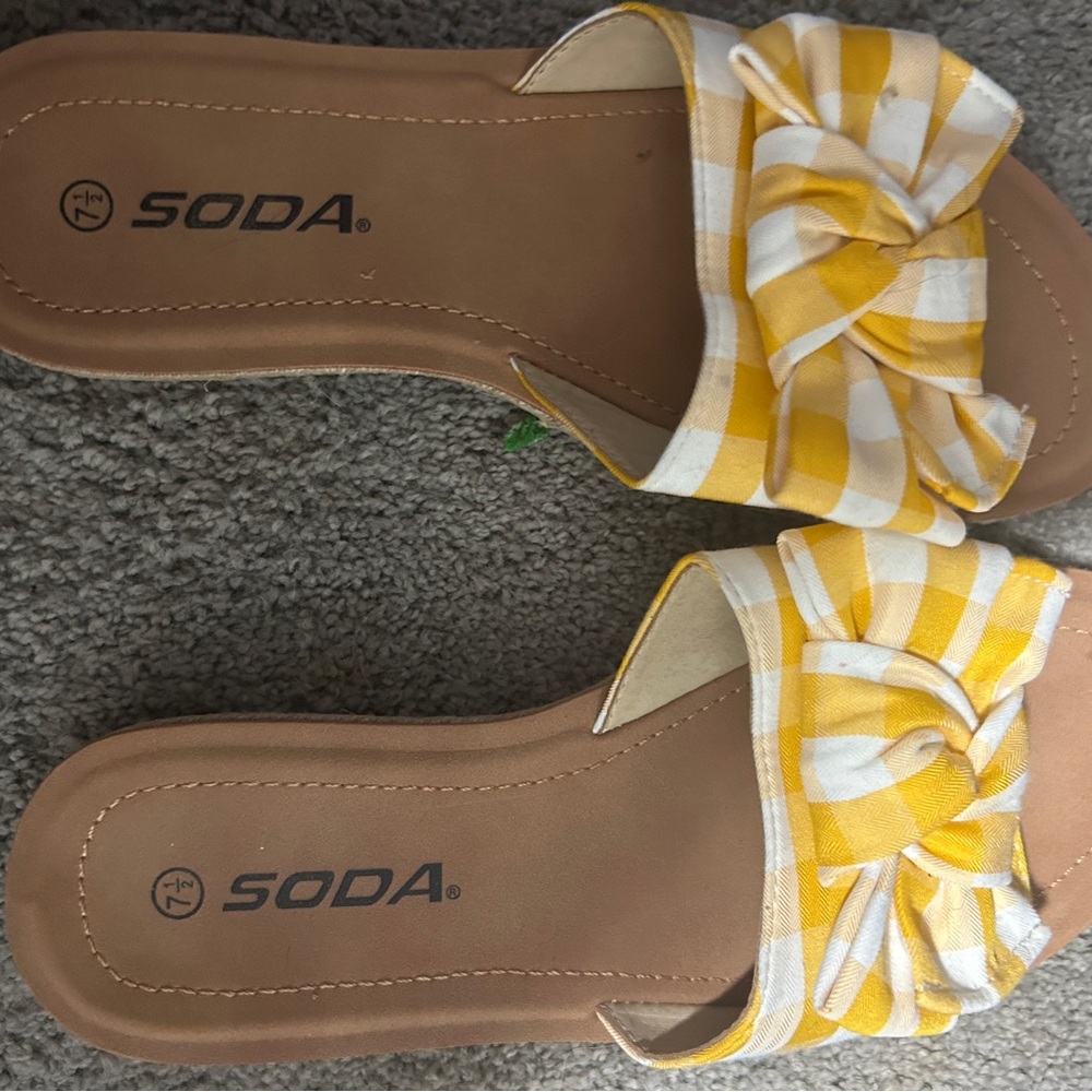 Soda Women's Yellow and White Checkered Sandals